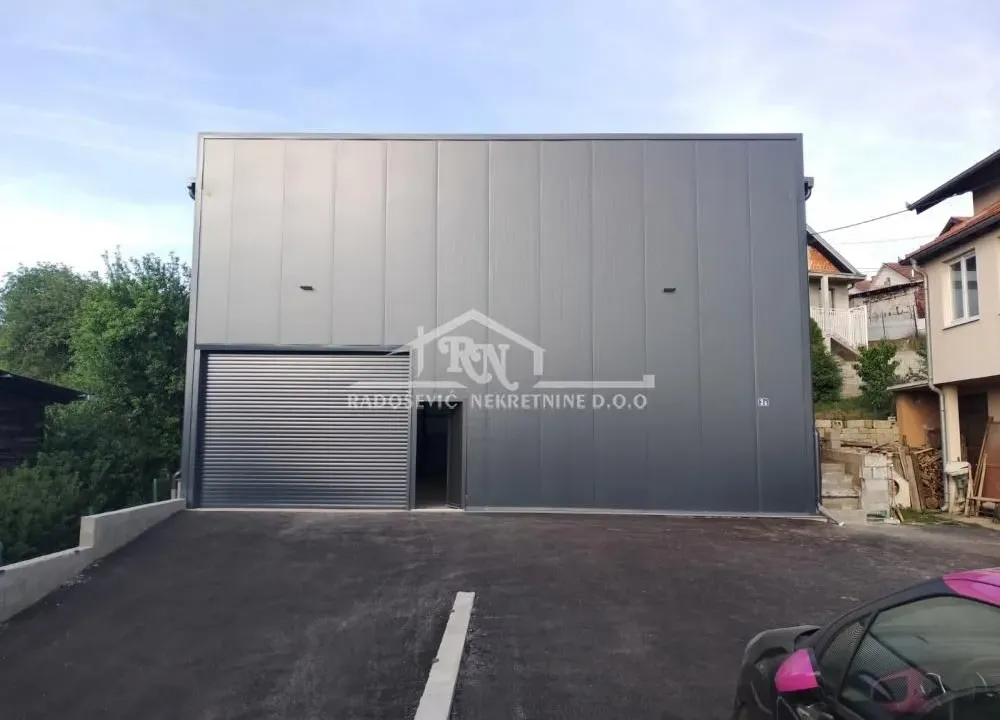 Rent, office space, 192m², Resnik, Beograd