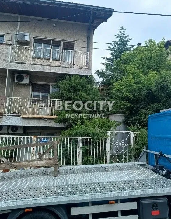 Sale, house, 330m², Olimp, Zvezdara Sve Podlokacije
