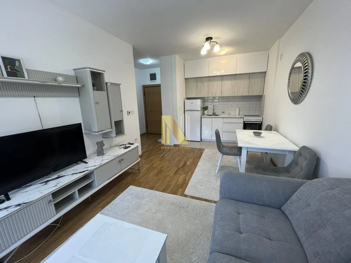 Izdavanje, dvosoban stan, 43m², Sajmište, Novi Sad
