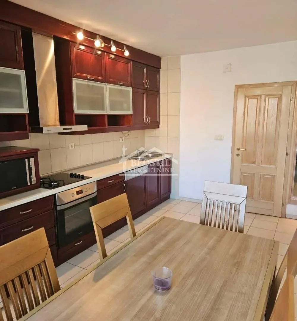 Prodaja, trosoban stan, 71m², Karaburma, Palilula Sve Podlokacije