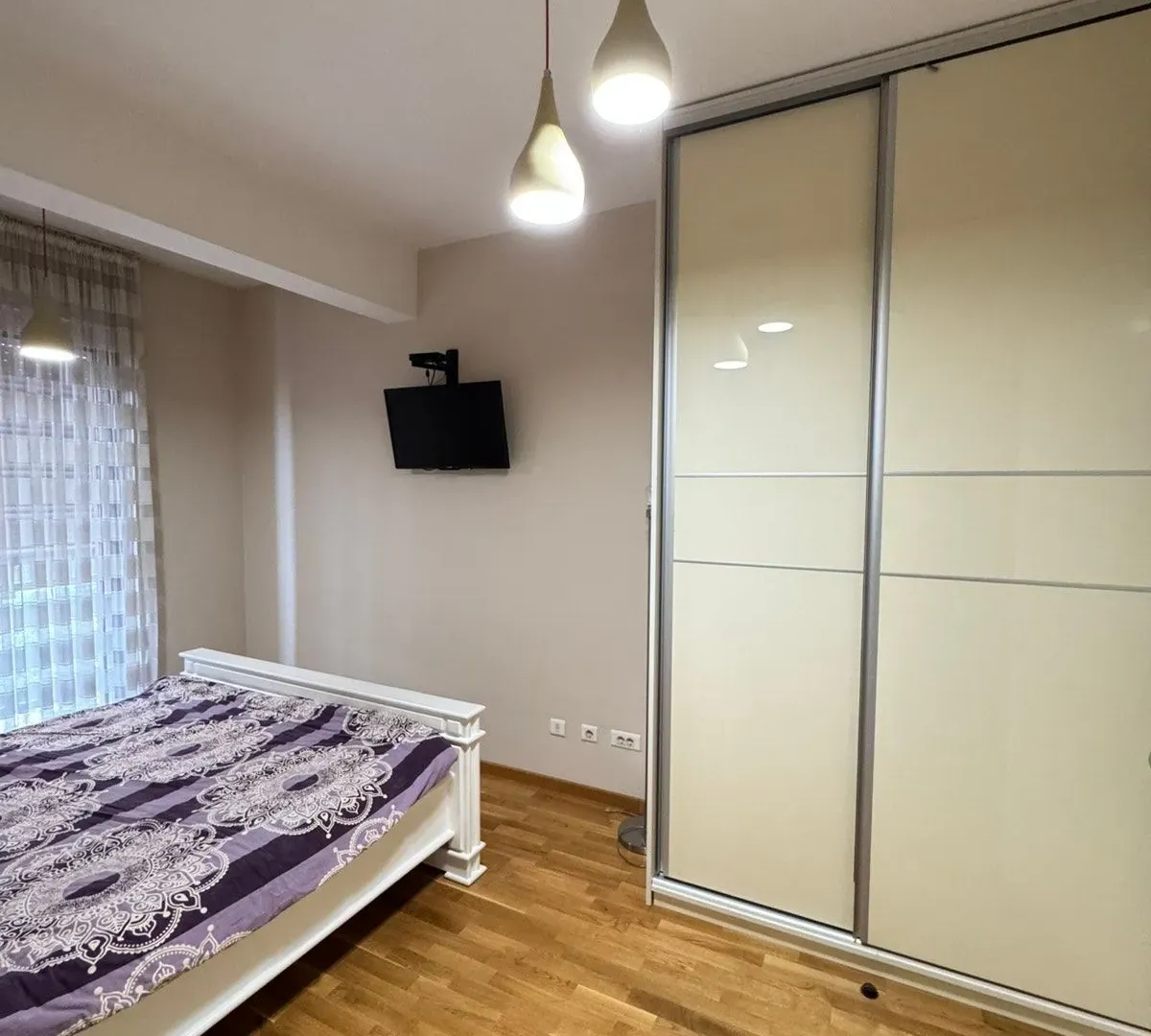 Izdavanje, trosoban stan, 95m², Podgorica, Crna Gora