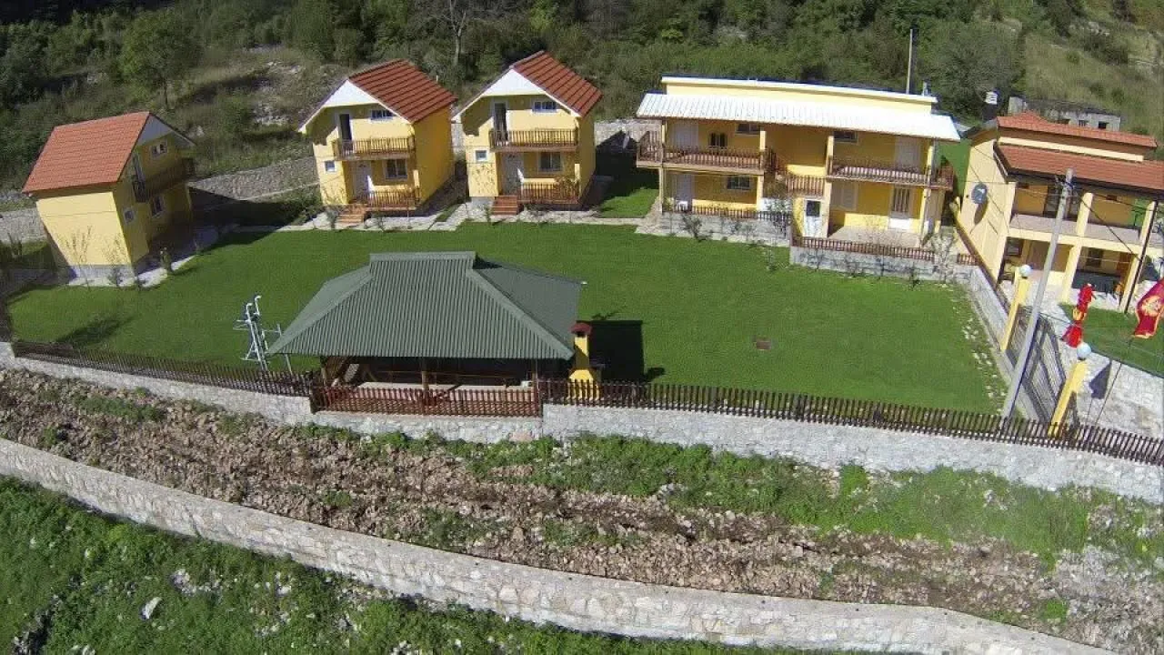 Prodaja, ugostiteljski objekat, 420m², Cetinje, Crna Gora