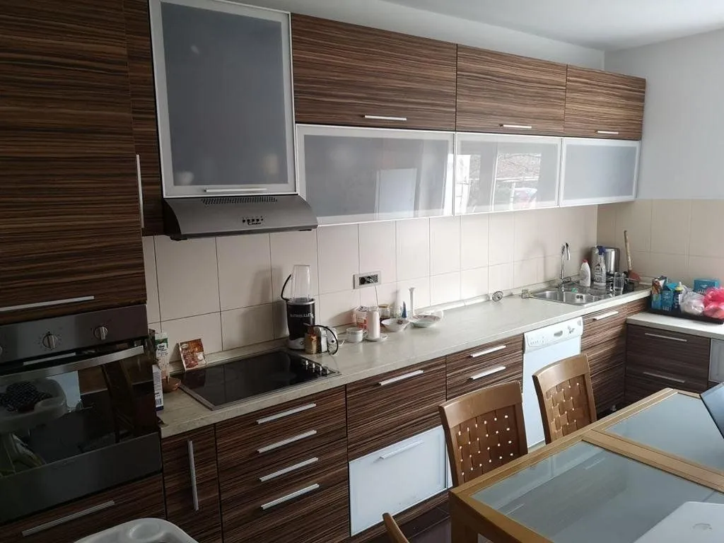 Izdavanje, stan, 350m², Vranići, Podgorica