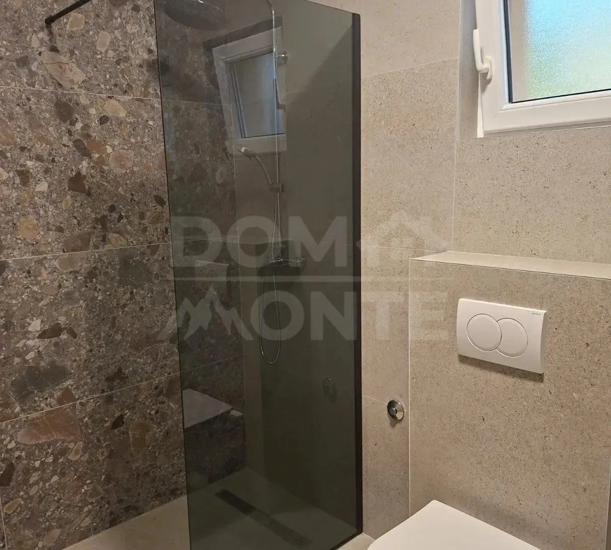 Izdavanje, jednosoban stan, 50m², Tivat, Crna Gora