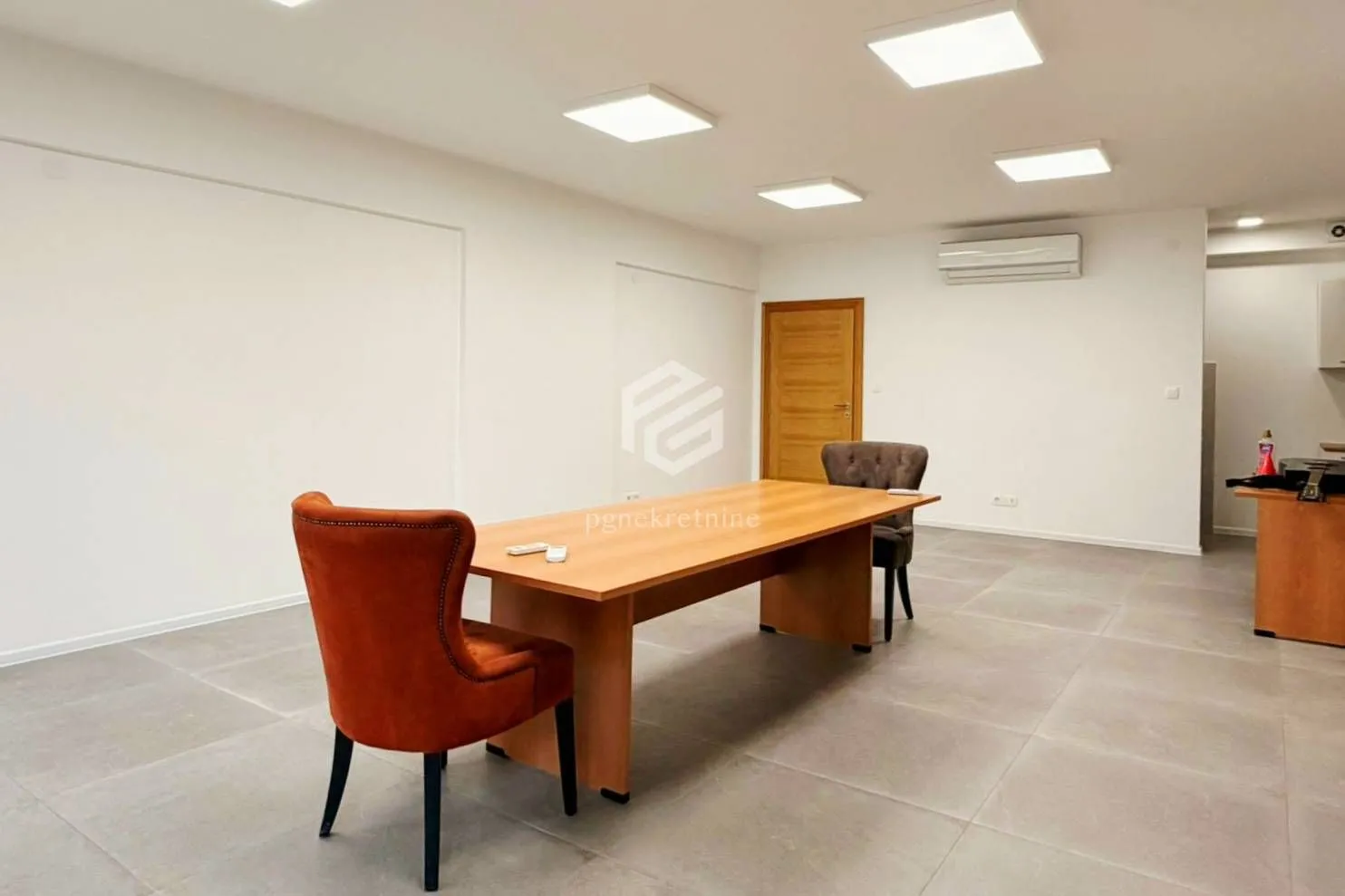 Rent, office space, 120m², Centar, Podgorica