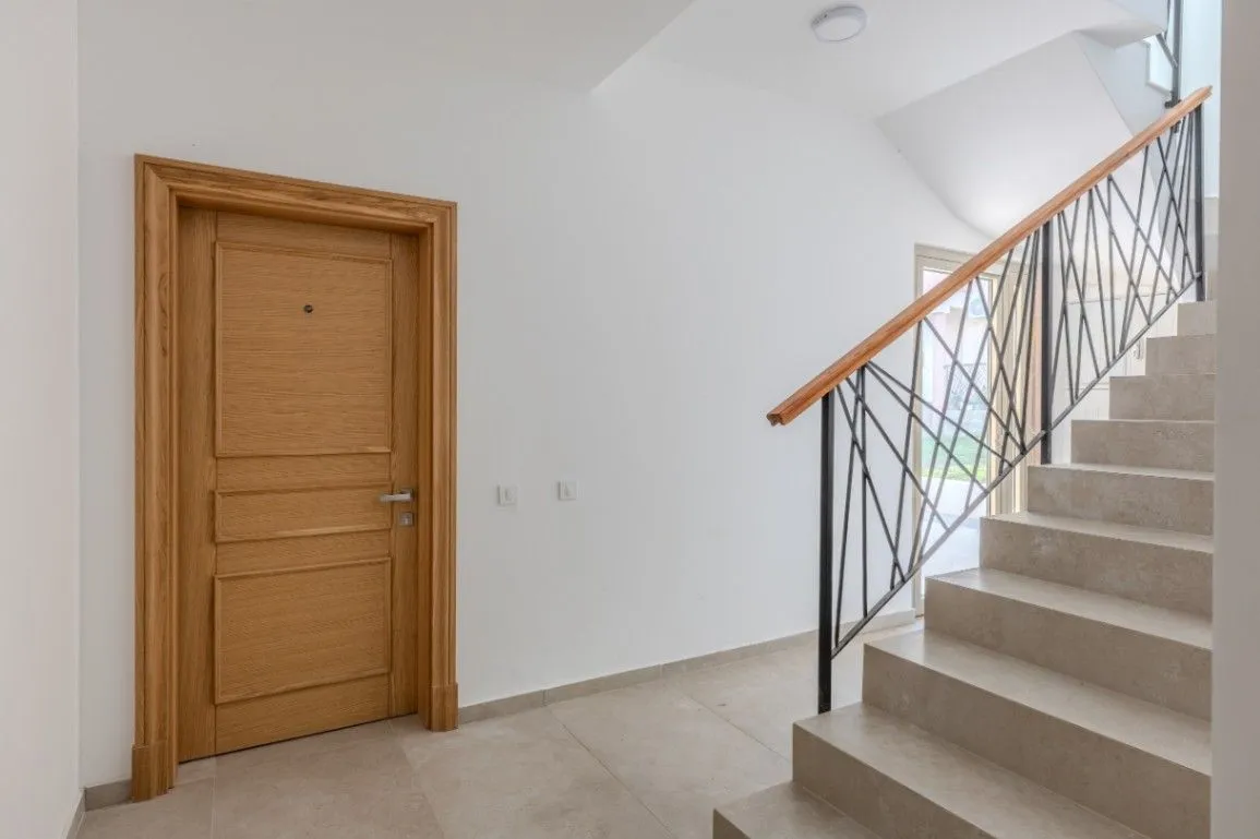 Prodaja, dvosoban stan, 113m², Tivat, Crna Gora