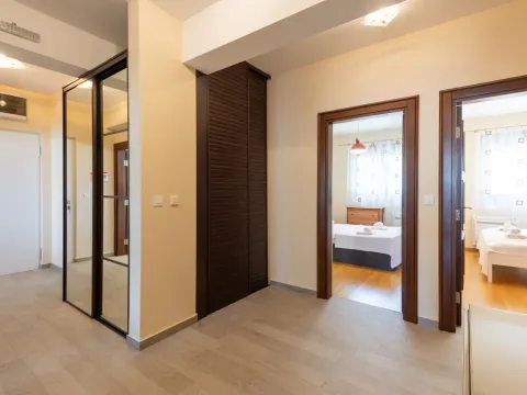 Rent, three bedroom apartment, 140m², Škaljari, Kotor - image 3