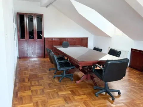 Izdavanje, poslovni prostor, 150m², Centar, Podgorica