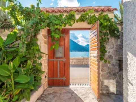 Sale, house, 232m², Dobrota, Kotor