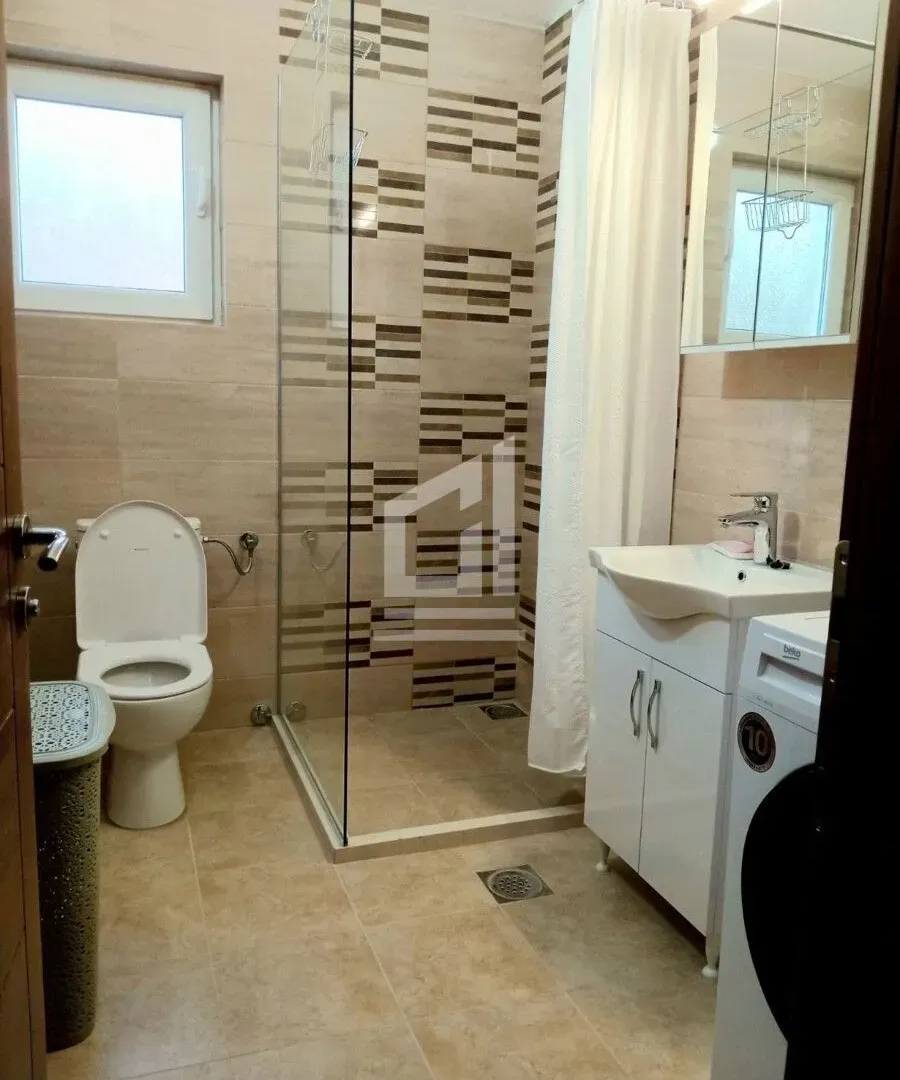 Izdavanje, stan, 100m², Radanovići, Kotor