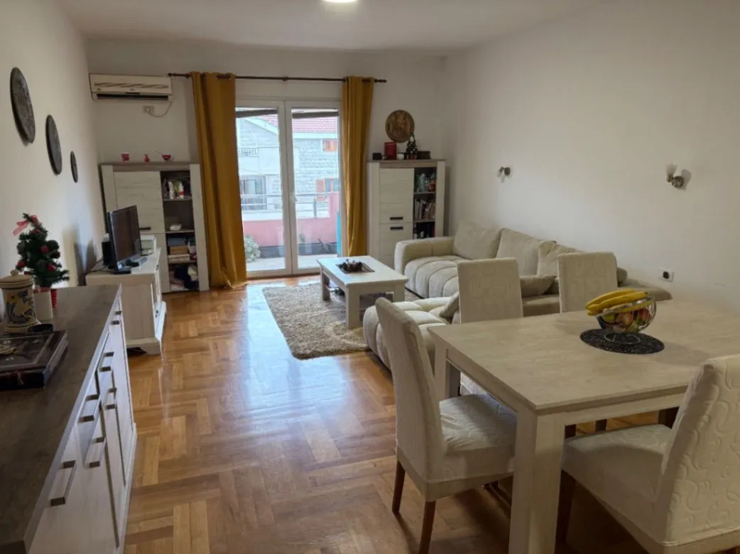 Izdavanje, jednosoban stan, 84m², Bonići, Tivat