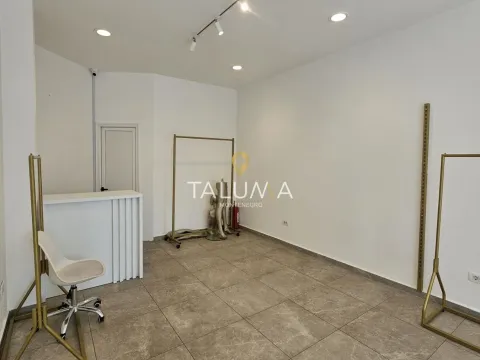 Rent, office space, 40m², Stari Aerodrom, Podgorica - image 4