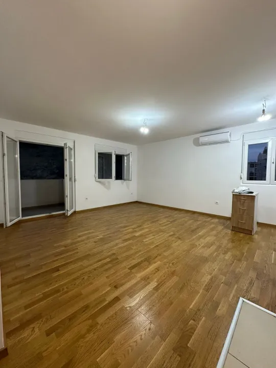 Izdavanje, dvosoban stan, 69m², Ljubović, Podgorica