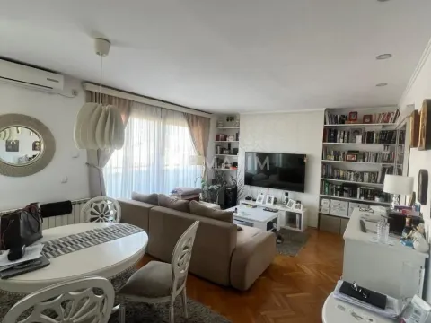 Stan in Vračar Sve Podlokacije