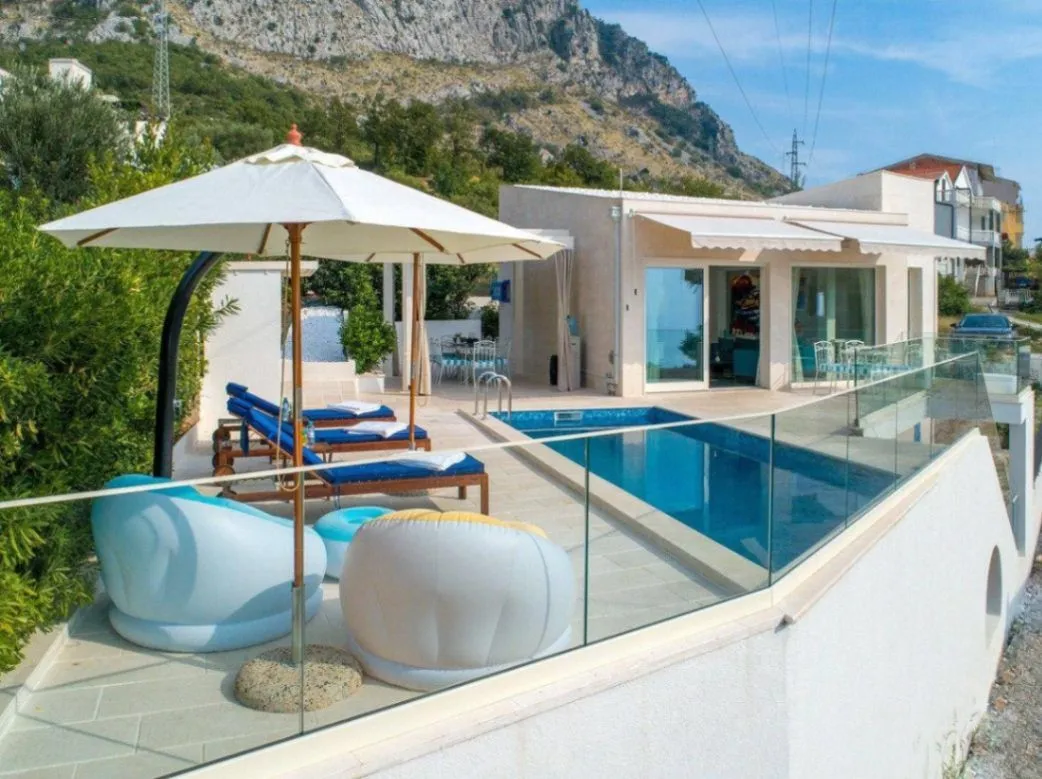 Izdavanje, kuća, 178m², Blizikuće, Budva