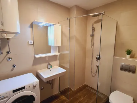 Izdavanje, dvosoban stan, 45m², Pobrežje, Podgorica - image 8