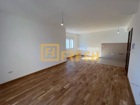 Izdavanje, dvosoban stan, 74m², Tuški Put, Podgorica - image 2
