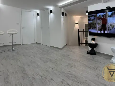 Izdavanje, stan, 120m², Kalenić Pijaca, Vračar Sve Podlokacije - image 3