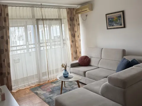 Izdavanje, dvosoban stan, 56m², City Kvart, Podgorica - image 1