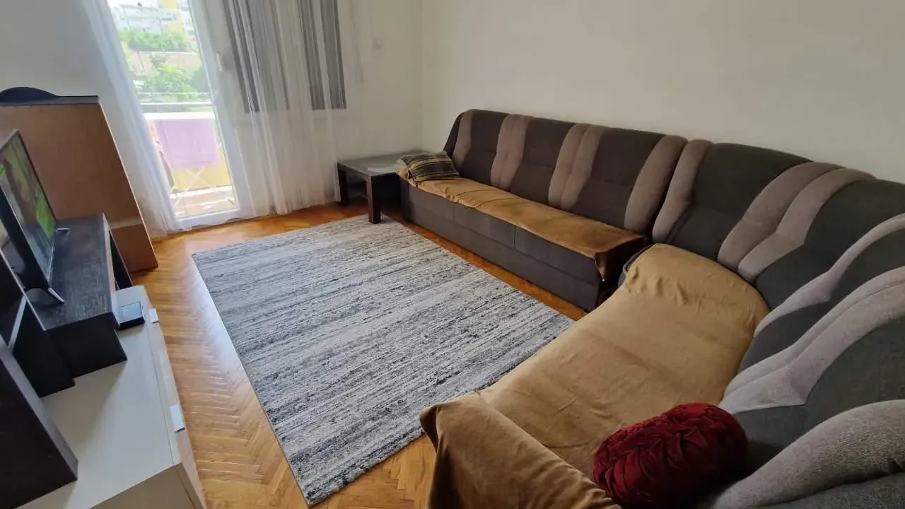 Izdavanje, jednosoban stan, 70m², Podgorica, Crna Gora
