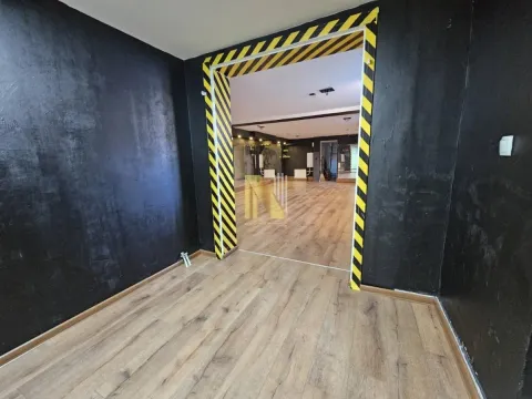 Izdavanje, poslovni prostor, 150m², Bulevar Evrope, Novi Sad Sve Podlokacije - image 3