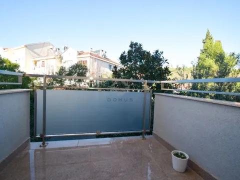 Izdavanje, dvosoban stan, 160m², Gorica C, Podgorica - image 12