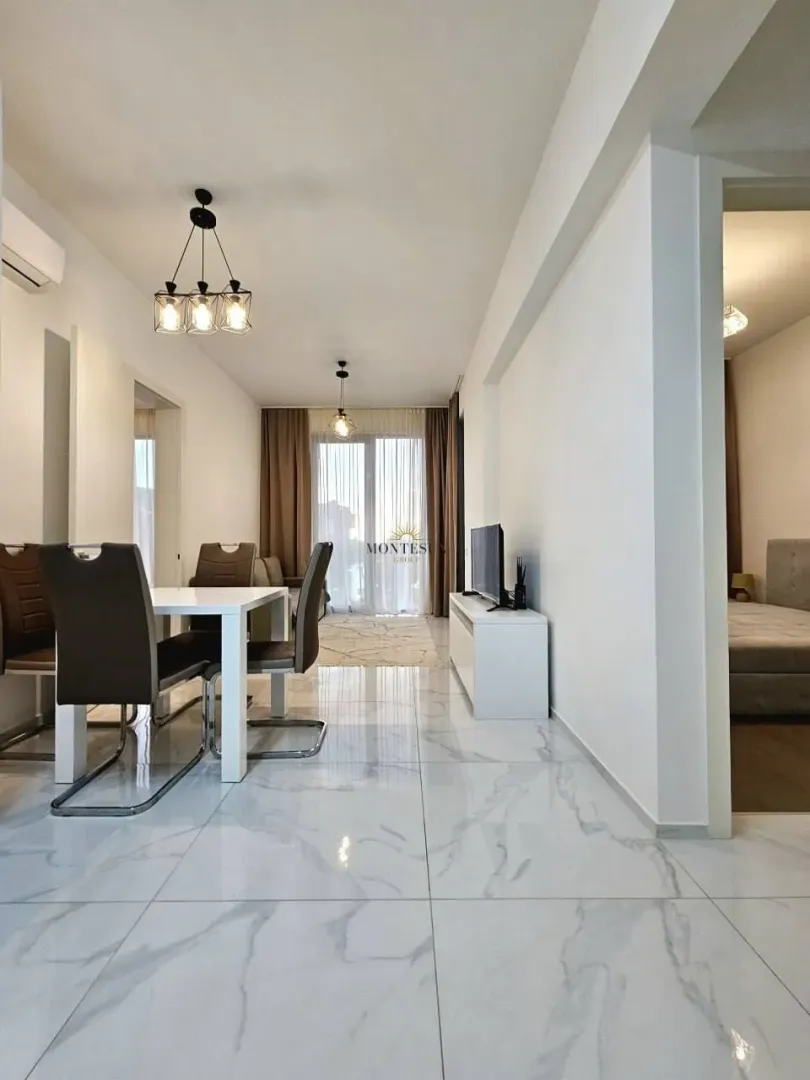 Rent, two bedroom apartment, 55m², Bečići, Budva