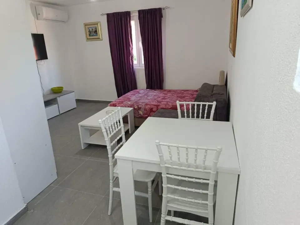 Izdavanje, garsonjera, 26m², Šušanj, Bar