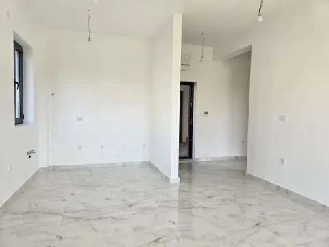 Sale, one bedroom apartment, 44m², Tivat, Crna Gora - image 3