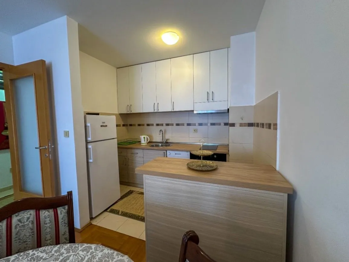 Izdavanje, dvosoban stan, 72m², Stari Aerodrom, Podgorica