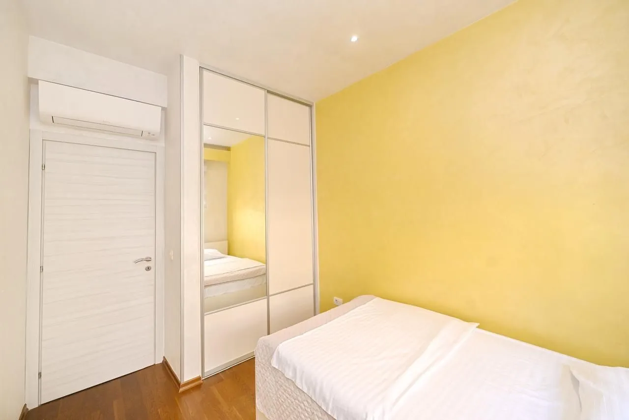 Rent, three bedroom apartment, 130m², Dobrota, Kotor
