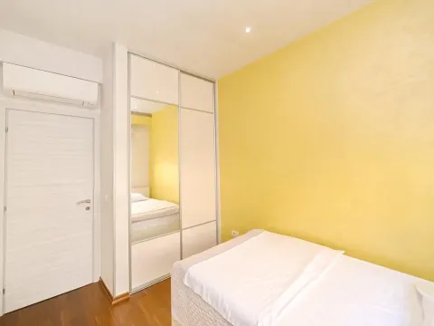 Rent, three bedroom apartment, 130m², Dobrota, Kotor - image 8