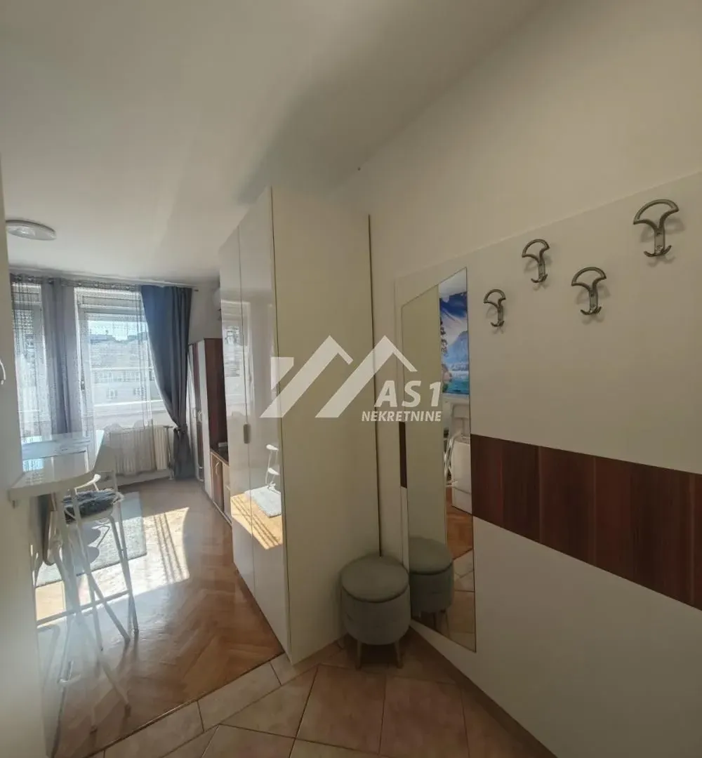 Izdavanje, stan, 22m², Rotkvarija, Novi Sad Sve Podlokacije