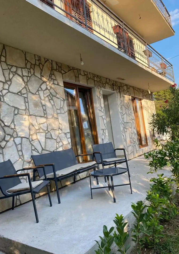 Izdavanje, dvosoban stan, 55m², Marići, Tivat
