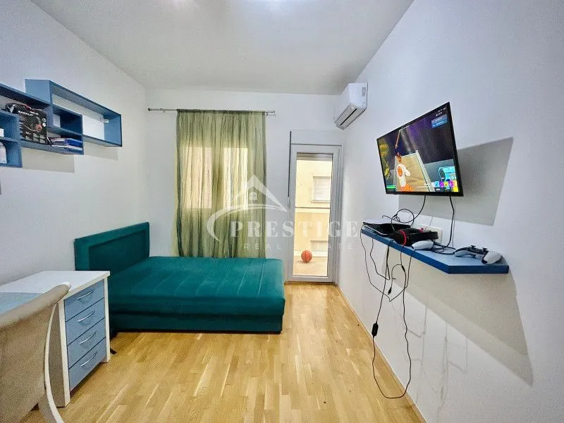 Izdavanje, trosoban stan, 95m², Blok 9, Podgorica