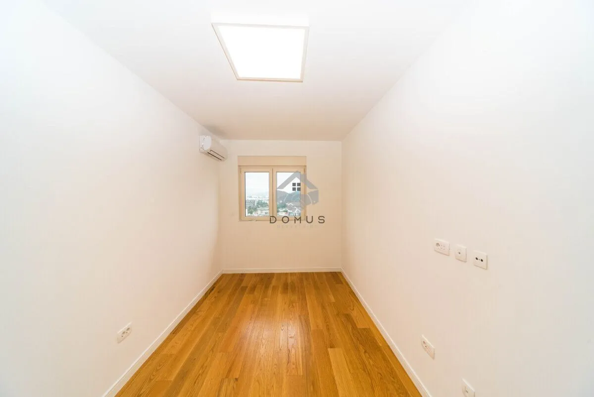 Rent, office space, 68m², Central Point, Podgorica