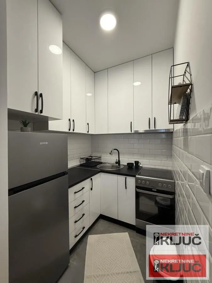 Izdavanje, jednosoban stan, 37m², Bulevar Evrope, Novi Sad Sve Podlokacije