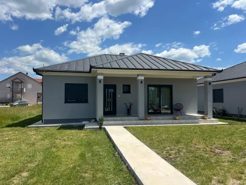 Prodaja, kuća, 105m², Centar, Nikšić - image 1