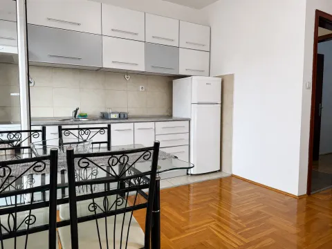 Rent, one bedroom apartment, 42m², 1 maj, Podgorica - image 5