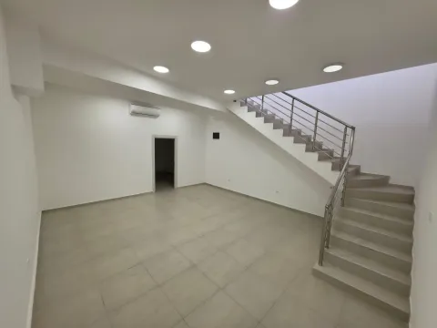 Izdavanje, poslovni prostor, 115m², Blok 6, Podgorica - image 7