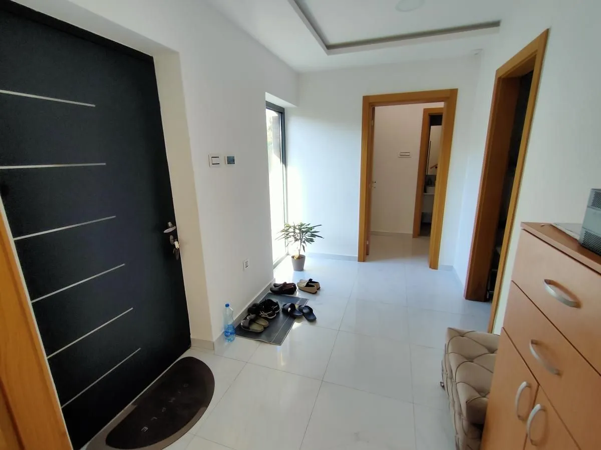 Izdavanje, kuća, 230m², Sremska Kamenica, Petrovaradin