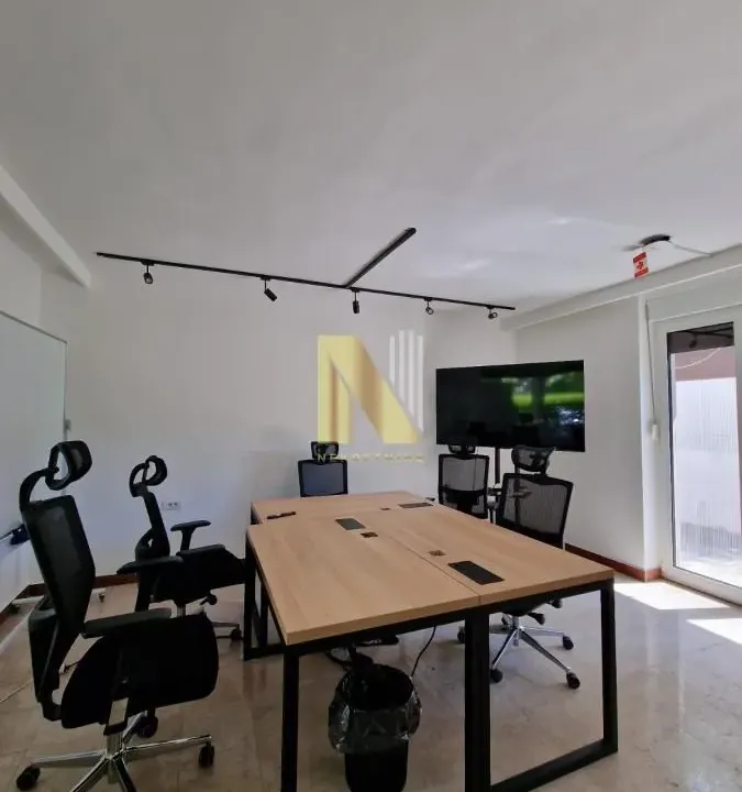 Izdavanje, poslovni prostor, 200m², Spens, Novi Sad Sve Podlokacije