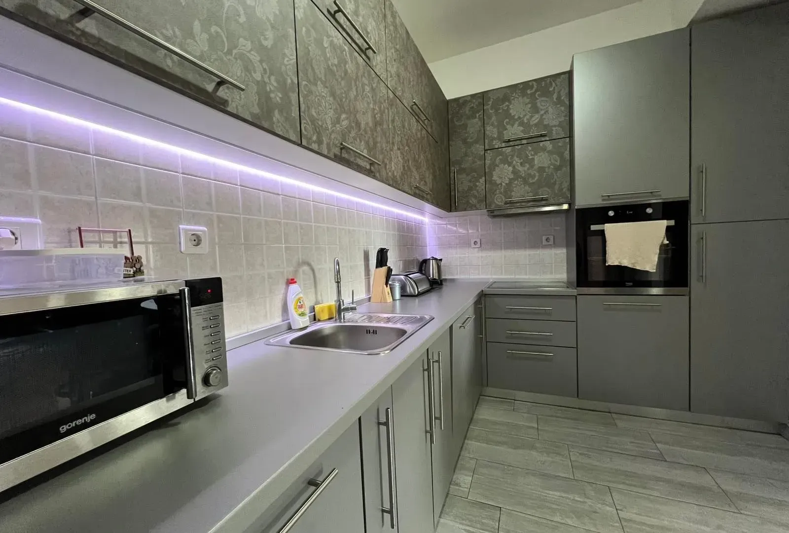 Izdavanje, dvosoban stan, 90m², City Kvart, Podgorica