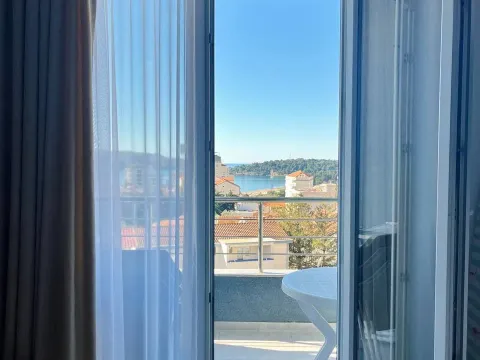 Rent, one bedroom apartment, 42m², Bečići, Budva - image 2