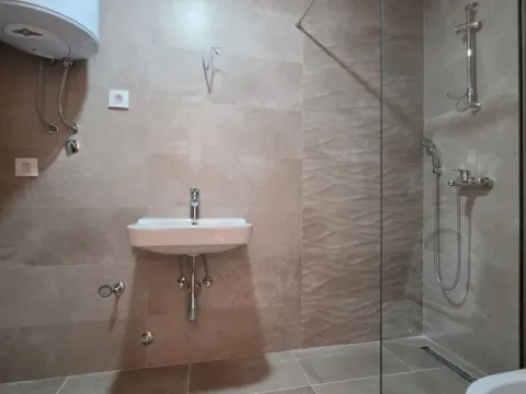 Sale, one bedroom apartment, 45m², Bečići, Budva - image 8