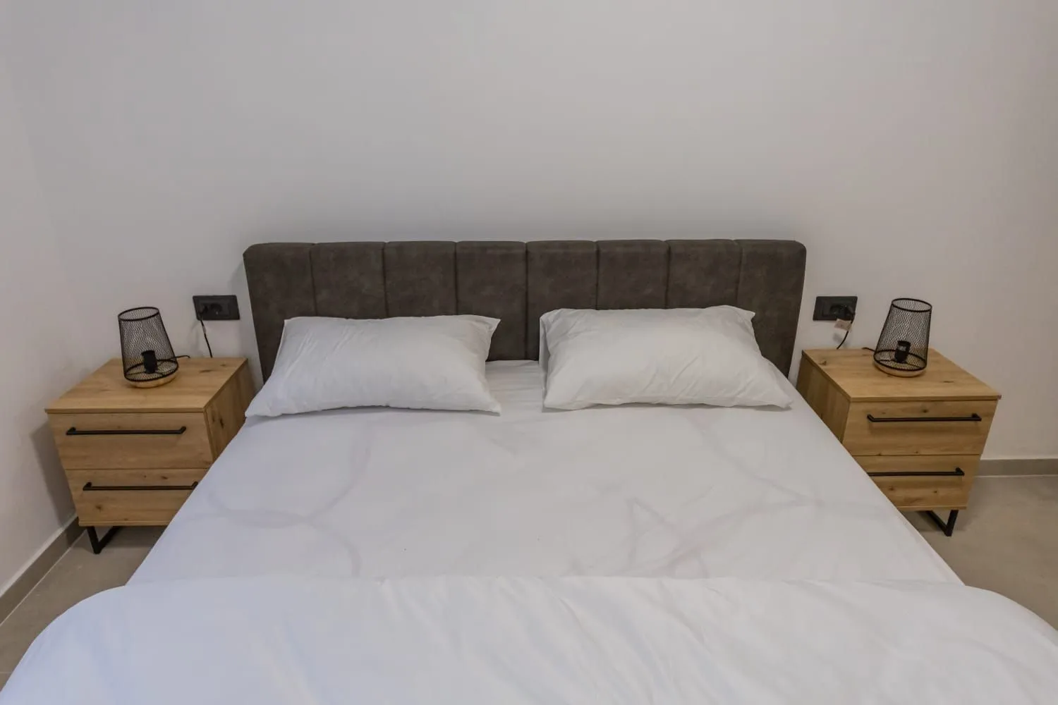 Izdavanje, kuća, 300m², Markovići, Budva