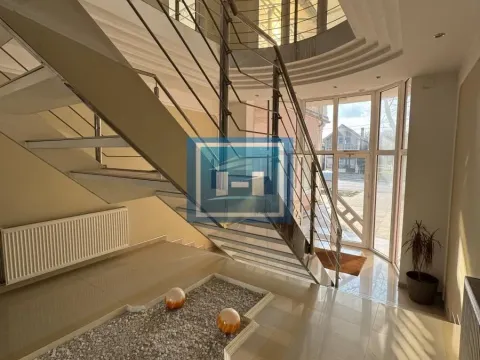 Izdavanje, poslovni prostor, 110m², Ćuprija, Srbija - image 2