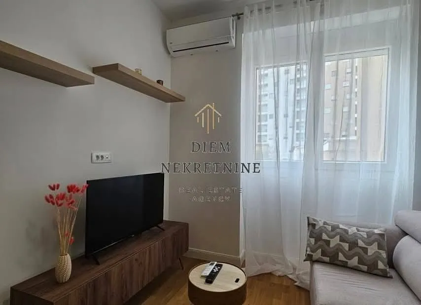 Izdavanje, jednosoban stan, 38m², Centar, Bar