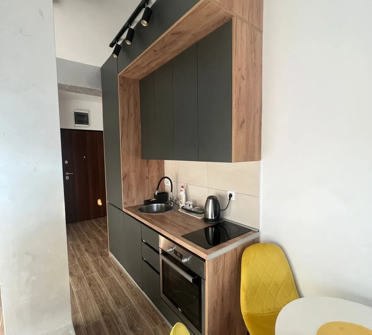 Izdavanje, jednosoban stan, 28m², Budva, Crna Gora