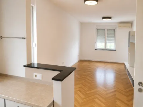 Rent, three bedroom apartment, 90m², Tuški Put, Podgorica - image 8